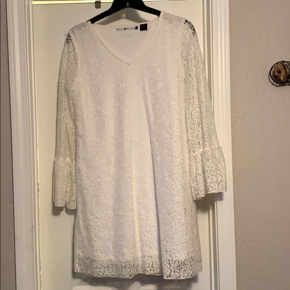 White Rancho Estancia dress with flare sleeves